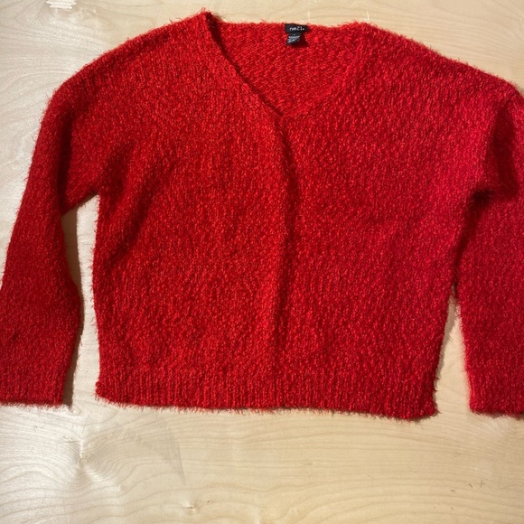Rue 21 Sweater size Large (IS) - Picture 5 of 10